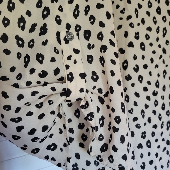 Creme and black leopard print blouse by Lush - Picture 2 of 3
